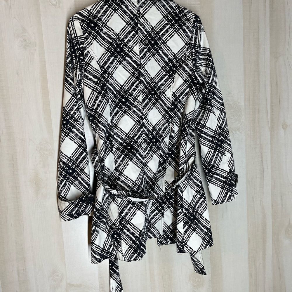 Luii‎ black and white belted jacket, size small - Picture 3 of 10
